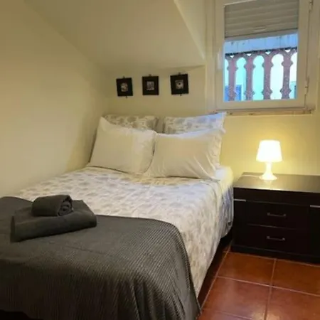 3 Bedrooms In Campolide - 60 1b Апартаменты *